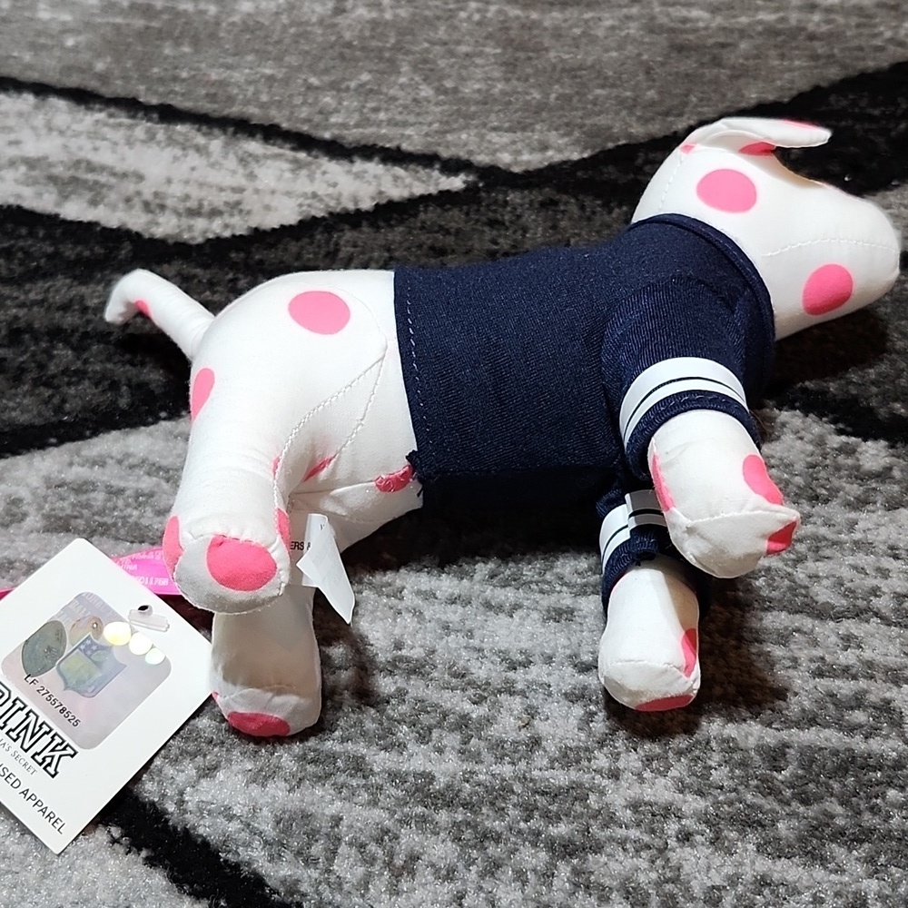 VS PINK RARE TENNESSEE TITANS 1ST EDITION NFL JERSEY PLUSH COLLECTIBLE DOG - Picture 9 of 14